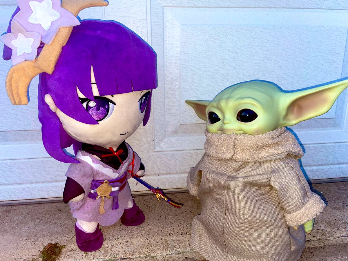 PlushEiShogun's tweet photo. This green creature told me he could teach me the blade work of the “ Jedi “. Learning new skills is always enjoyable. He also wanted me to tell you all, “ May the 4th be with you “~💜🍡⚡️☺️ #RaidenShogun #genshintwt #Genshinlmpact #MayThe4th #Yoda https://t.co/Df2oBrPgzC