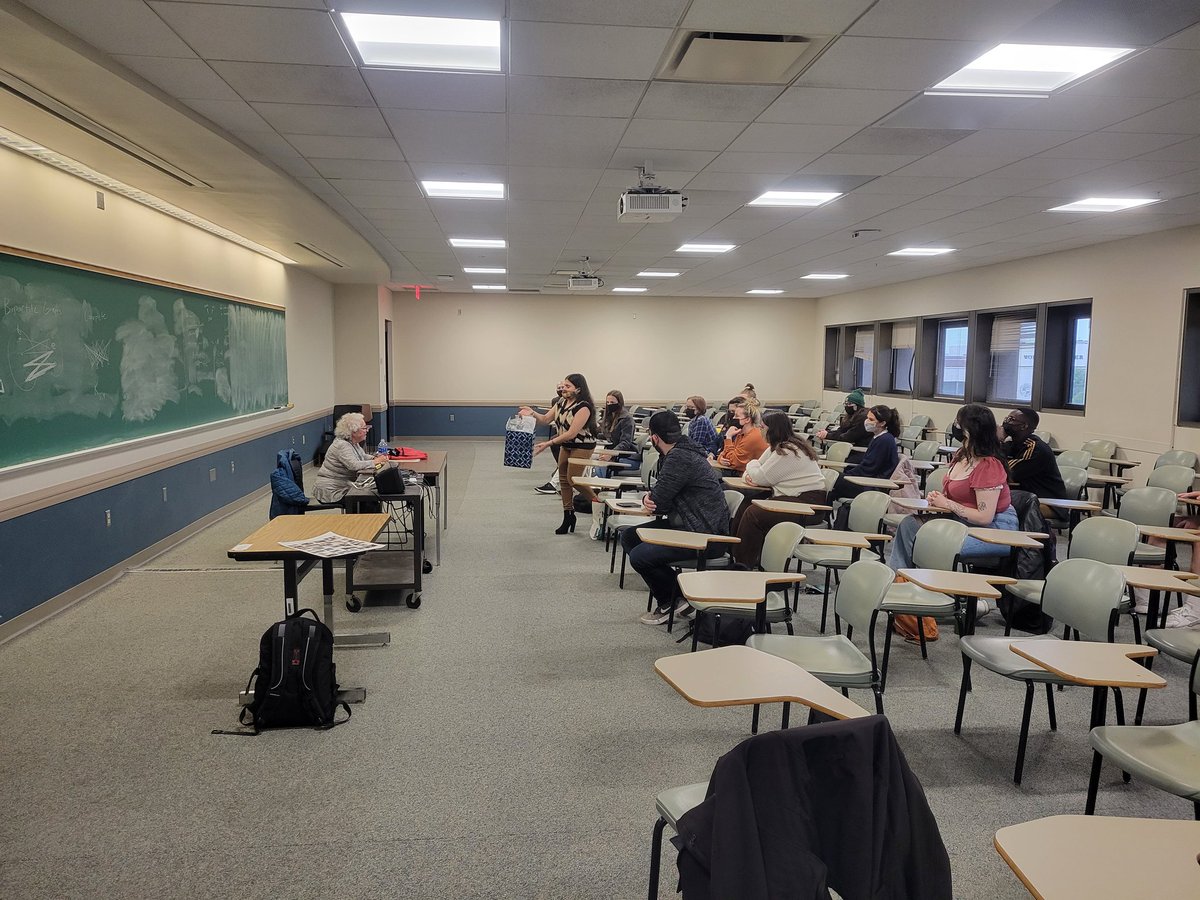 mbcole3's tweet photo. My @CLE_State students, many of whom are @SocStudiesatCSU and @csu_history majors, got to hear a harrowing tale from the idefatigable #Holocaust survivor Erika Gold.  @CSUCLASS @MaltzMuseum https://t.co/ttAecb4xUF