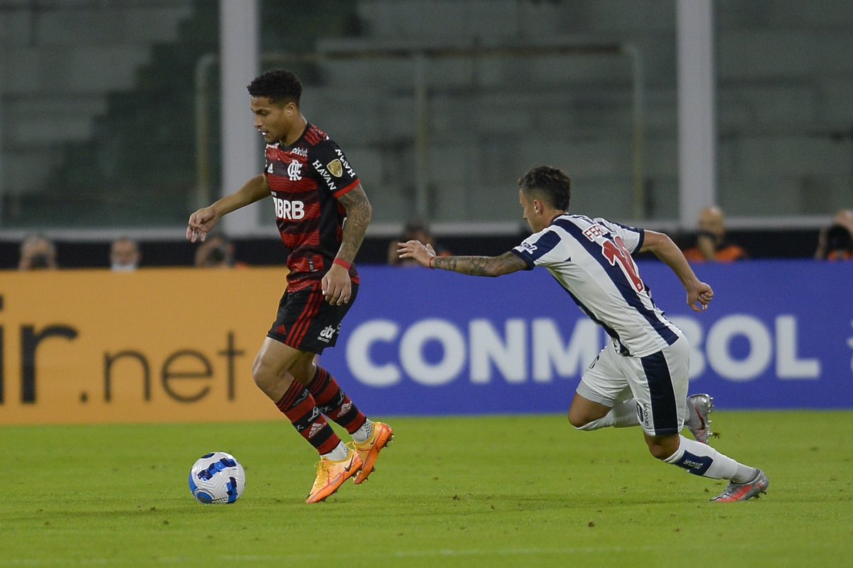 Flamengo's tweet photo. O Flamengo volta a campo no domingo, às 11h, em Brasília, para enfrentar o Botafogo, pelo Brasileirão. Vamos em frente, Nação! 

#CRF #VamosFlamengo 

📸 @mcortesdasilva8 / CRF https://t.co/eYggEzGmtB