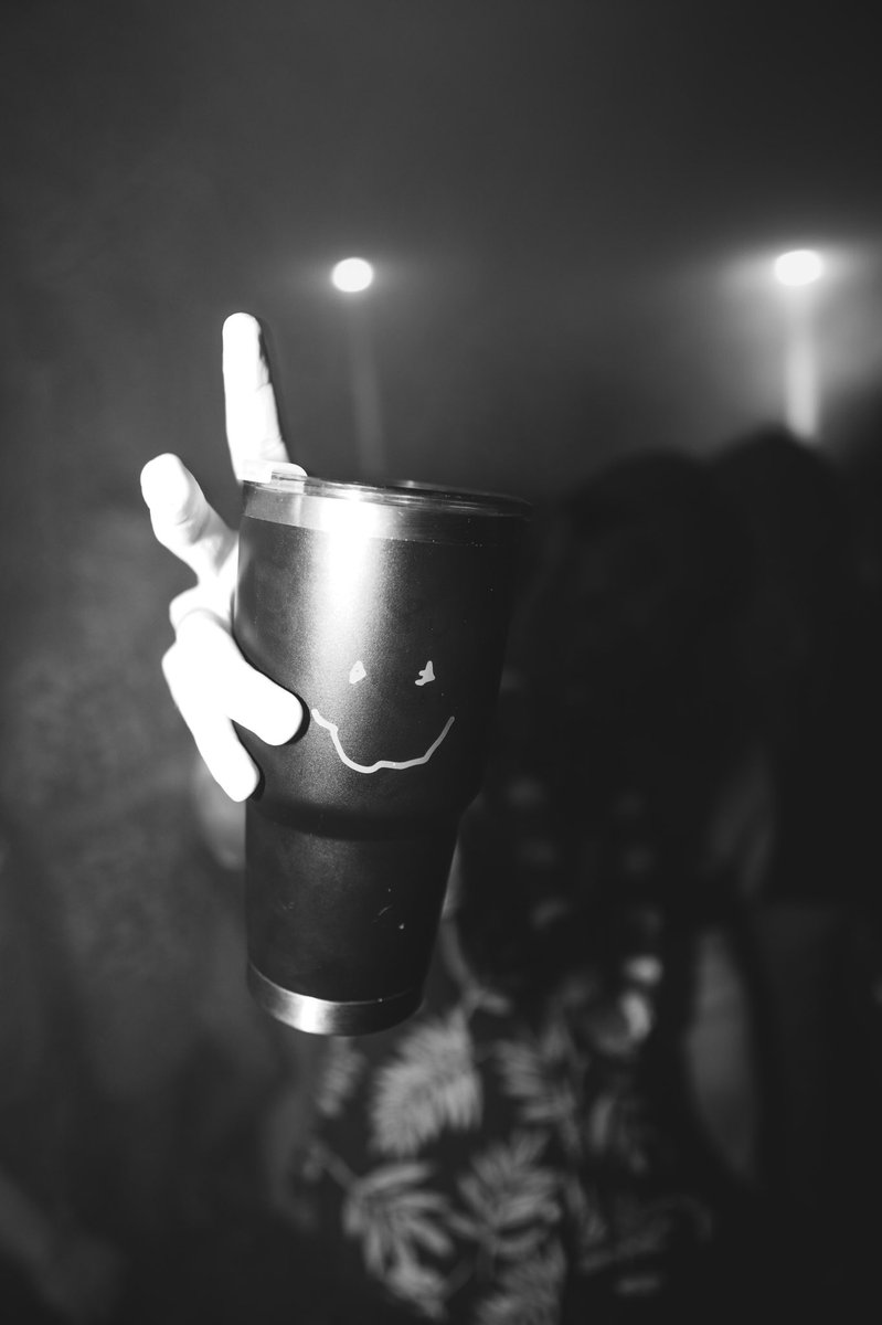 PureHappiness11's tweet photo. The Basic Black Tumbler coming clutch at parties 🍾 #makeitpure #tumbler https://t.co/gGFBp126Tz