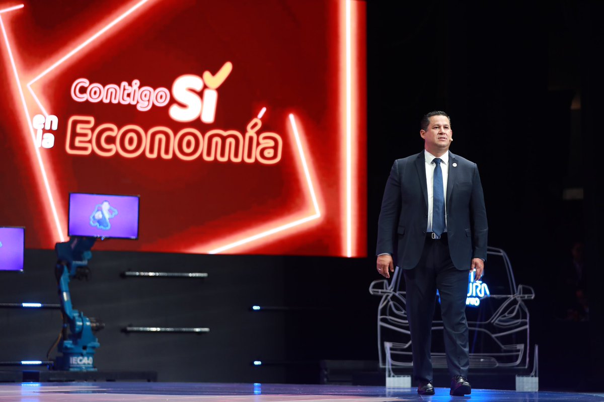 AleGutierrez_mx's tweet photo. Estamos orgullosos de nuestro Gobernador @diegosinhue, #ContigoSí hemos sido facilitadores de inversiones que representan 3 mil 200 millones de dólares con empresas nacionales e internacionales, que ➕ 35 mil 600 empleos directos, incluidos los que se generan en León. 
#InformeDS https://t.co/HhsavbiVjz