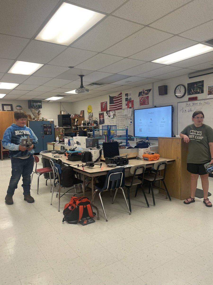 bjohns2929's tweet photo. What’s that buzz…drones flying above @northmiddlestar. Congratulations to @JoeyBreedlove1 and his students on receiving a $5,000 @TVAnews STEM grant for their class. @MayorAikens #TVASTEM https://t.co/3k1kMr5pdq
