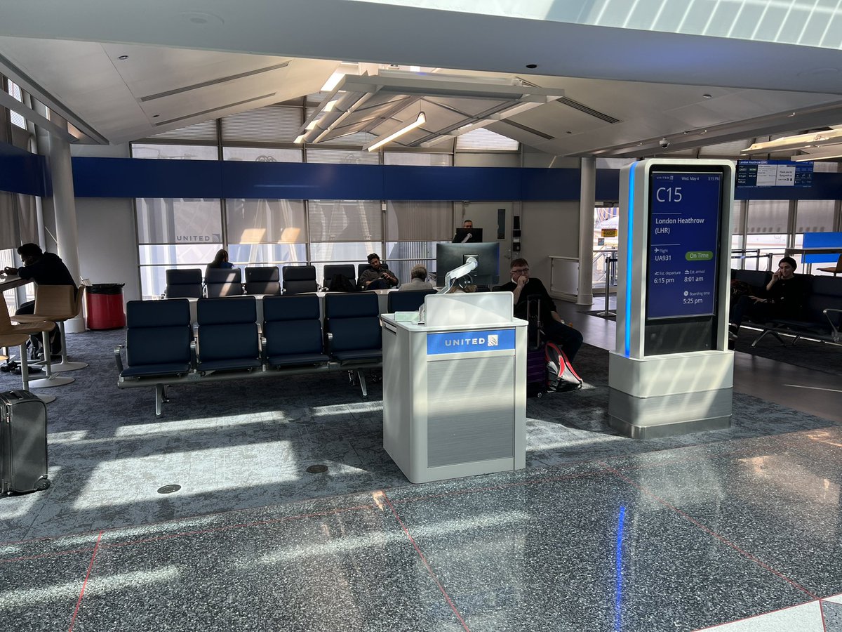 UALCONQR's tweet photo. Spring is here! Organizing and Cleaning up the gate rooms at ORD for the Safety of our Team and Customers!   #spring5Scompetition #safetyfirst @rickvual @MikeHannaUAL @pastamama13 @amgabb @clarida123 @weareunited @OmarIdris707 @JMRoitman https://t.co/zdFegmSnSE