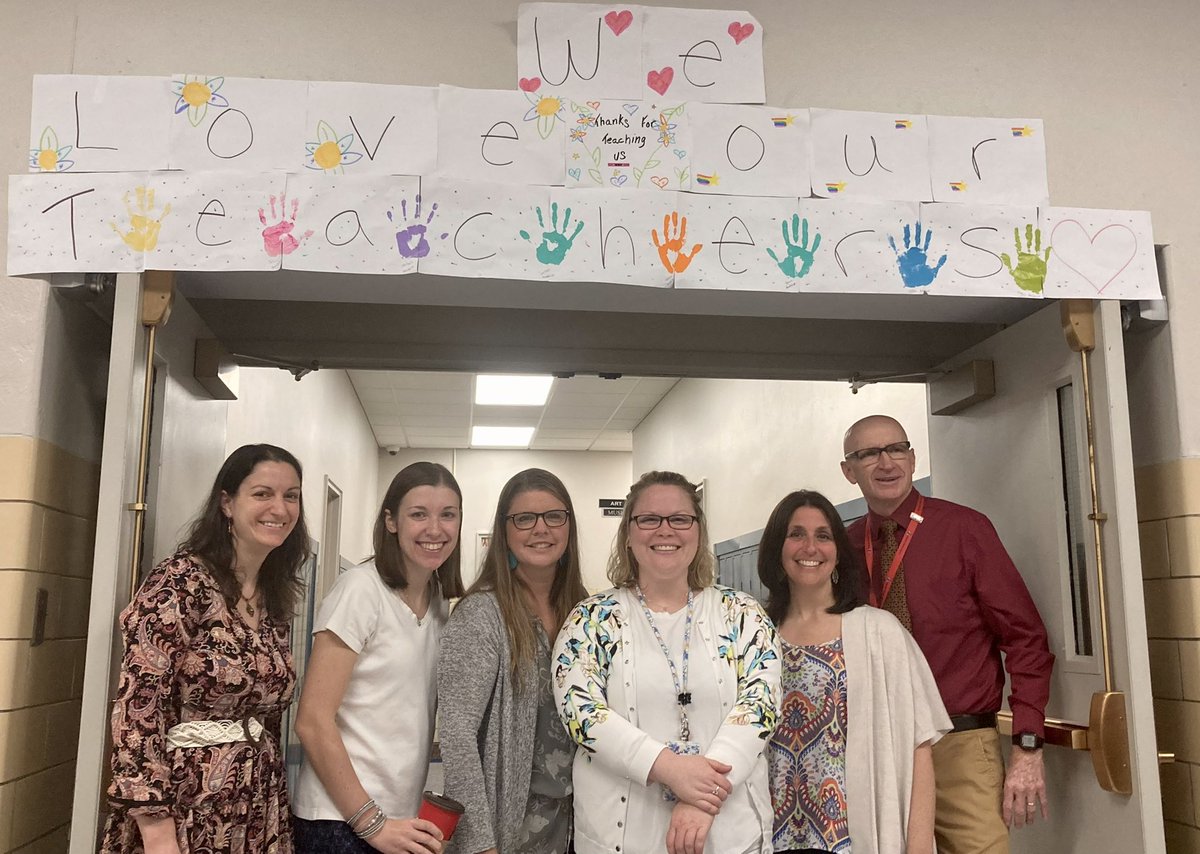LeRoyWSS's tweet photo. 🌟Our 4th grade teachers were recognized by their students today in honor of STAFF APPRECIATION week🌟 We have the best students and staff!🌟 So proud! #StaffAppreciationWeek https://t.co/XMwmQgMwrd