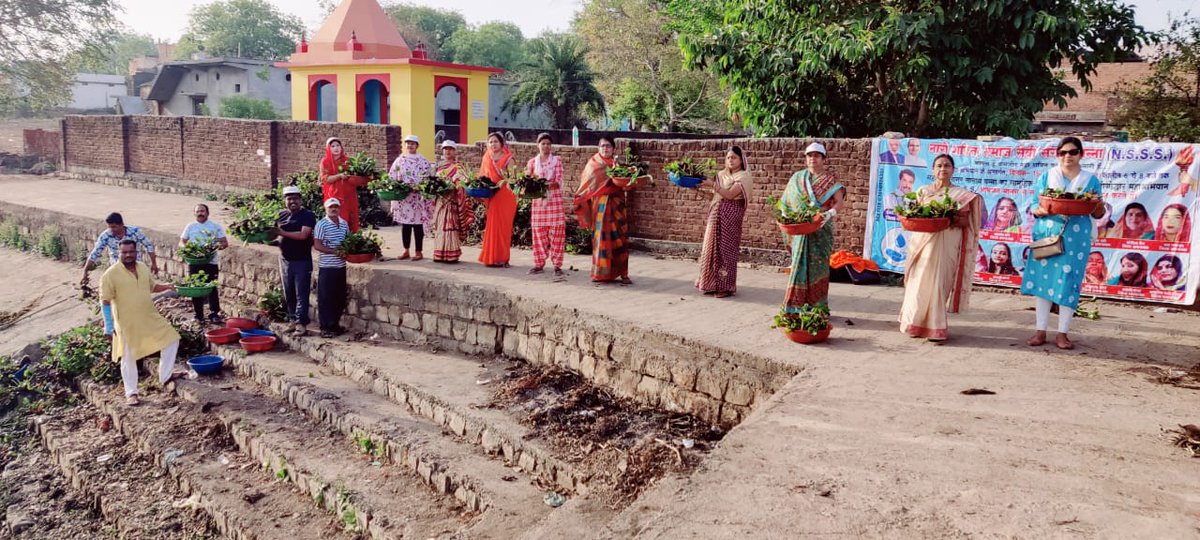 कोमल है कमजोर नहीं शक्ति का नाम नारि है ।जग को जीवन देने वाली मौत भी तुमसे भारी है ।नारी शक्ति समाजसेवी संगठन पन्ना महाराज सागर तालाब स्च्छता अभियान ‌।
<a href="/OfficeofSSC/">Office of Shivraj</a> 
<a href="/ChouhanShivraj/">Shivraj Singh Chouhan</a> 
<a href="/PMOIndia/">PMO India</a> <a href="/PMOIndia_RC/">PMO India : Report Card</a>