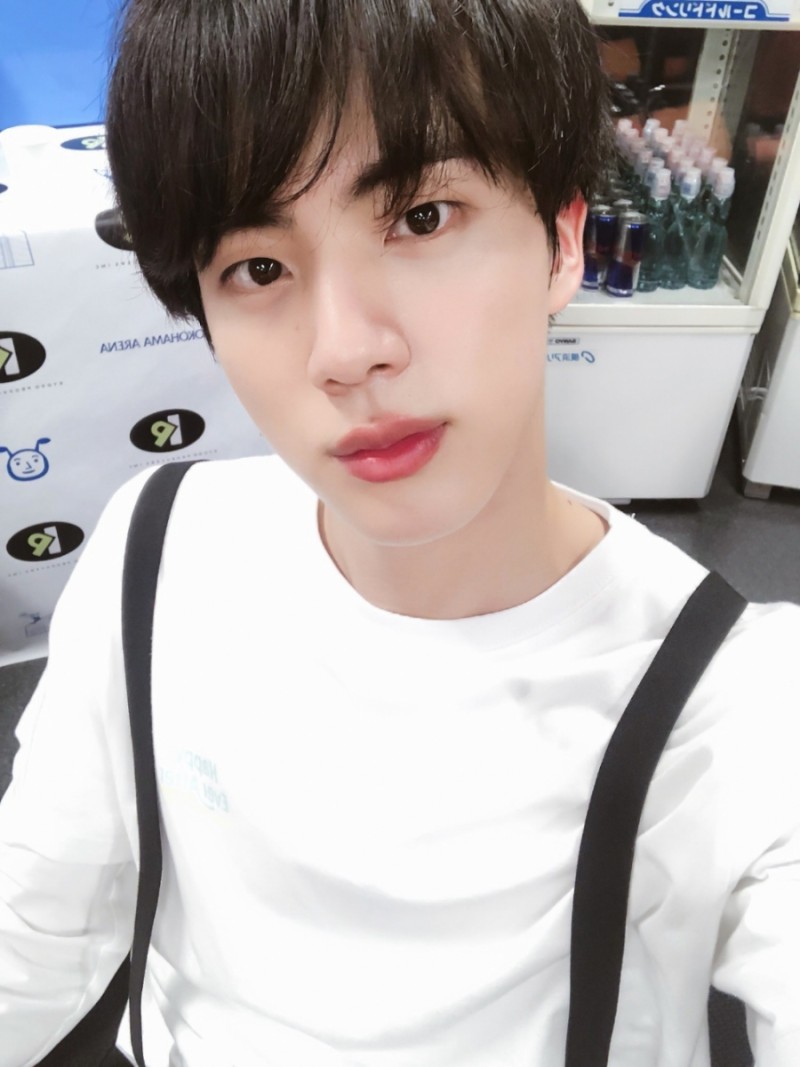 enwkdd's tweet photo. @wX5ToQ0ITNOMb1H @BTS_twt 😁😆 쫜님 💜 방모닝이어요 💜
즐거운 어른이날 보내셔요ㅋㅋㅋㅋ
저능 집에 제사가 있어서 전부치러 가용🥲
Smooth like #BTS_Butter love listening this song everyday! #BTS  
@BTS_twt https://t.co/11MsSGgPGv