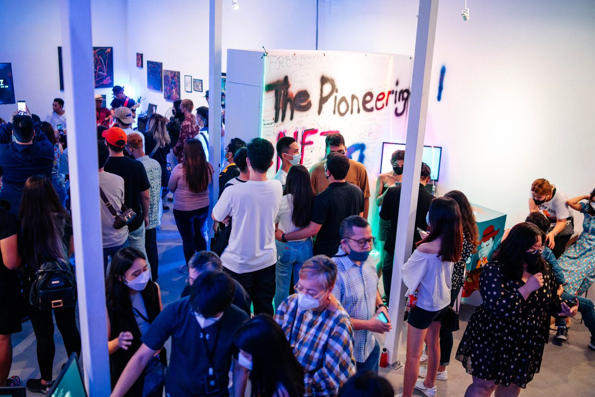 AFPHxNFT's tweet photo. // CROWDS // 
https://t.co/dyVR8N1mHd
https://t.co/yeeD54Q6WQ
#afphxnft2022 #artfairphxnft
📸 @ocamproductions https://t.co/ULPENIOULc