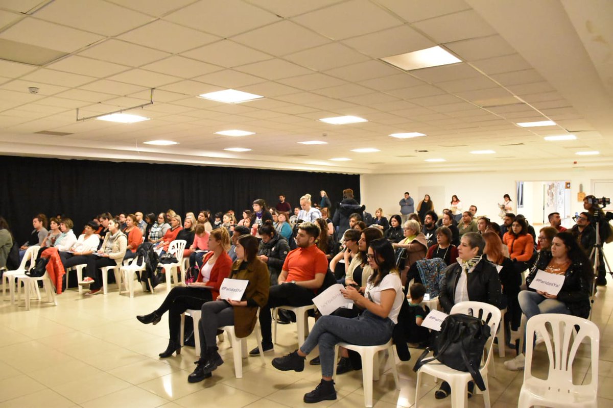 JavierCalisaya's tweet photo. #ProyectoParidad | #CharlaAbierta
En el Centro Cultural Yaganes, participamos de la charla abierta por la #ParidadYaEnRíoGrande, encabezado por la politóloga y docente de la UNTDF, Claudia Asín; y la docente de la UNTDF, Lic. Nadd Pessina. https://t.co/hnpcs6Mi9L
