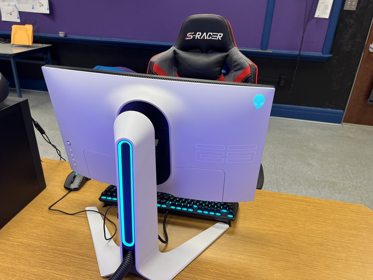 m_drez's tweet photo. Thanks Forestville HS for letting me get a 👀 at the Forestville 🐝 #esportsedu space after #tiftalks22. Hope to make some in person matches happen in 2022-23 with #esportsLSC. #roadtrip @DeannPoleon @AJBloom2pnt0 https://t.co/aF8NLeVfpK