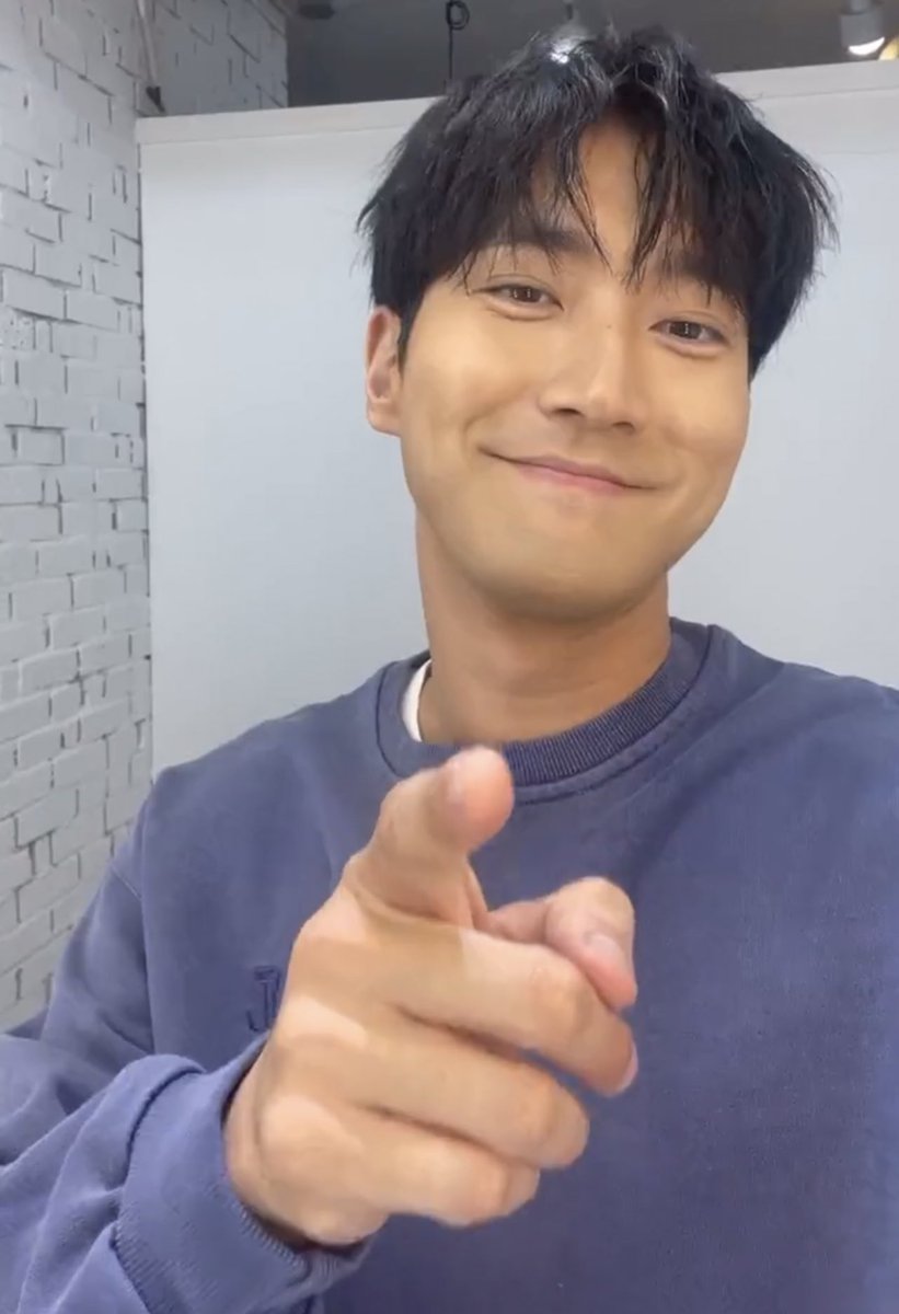 siwonnah's tweet photo. hello ?? who are you ?? what is your name ?? https://t.co/l9Uo5GxiwN