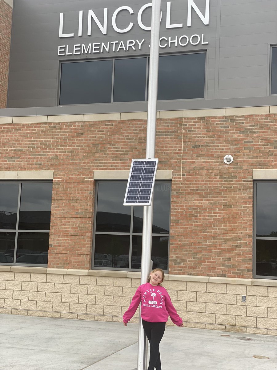 MsMackThompson's tweet photo. Mae and I had so much fun at the Cultural Festival tonight @ Lincoln Elementary! So well-organized and awesome, thoughtful activities. Mae loved it! 💛 @GahannaJeffersn https://t.co/wdFLxGZ4Qf