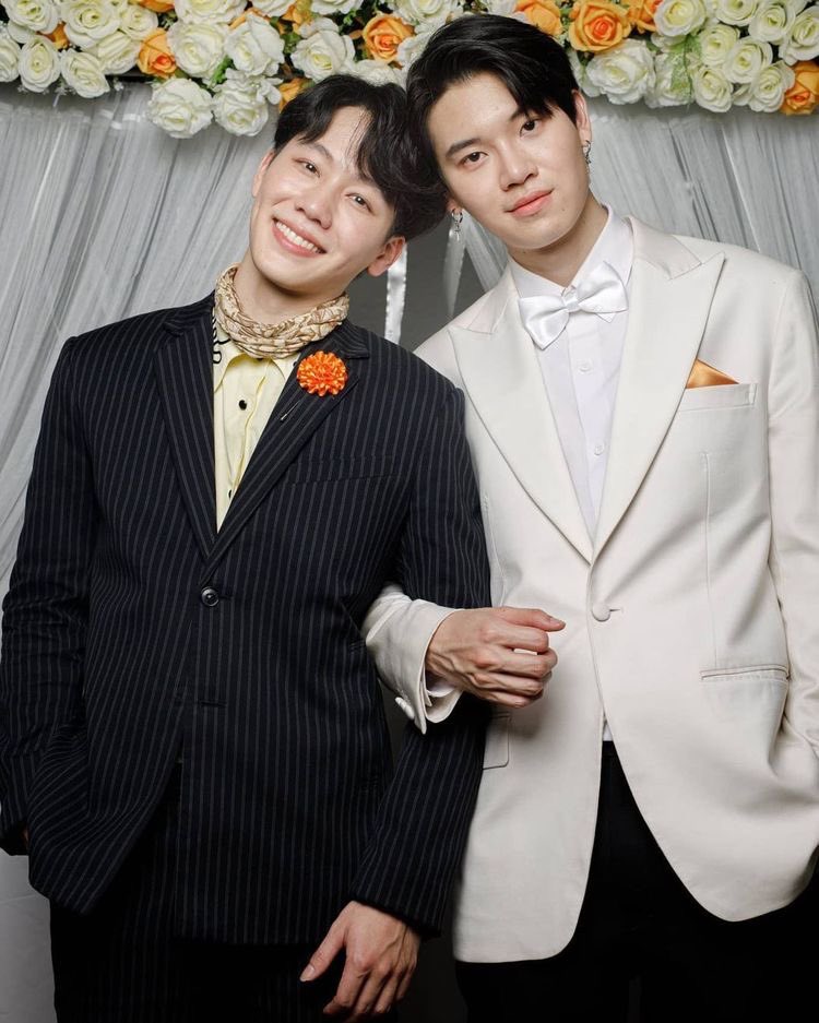 wnrwanarat's tweet photo. ⏳ Happy anniversary 2 years ✨

ครบรอบ2ปีแล้วสำหรับหมูยอ ก็อยากจะขอบคุณ“หยิ่นวอร์”ที่ทำให้มีหมูยอในวันนี้ หมูยออยากจะบอกว่า“หมูยอรักหยิ่นวอร์”พวกเราเป็นเหมือน ครอบครัว

Yin Anan W.Wanarat
#yinyin_anw @yinyin_anw 
#warwanarat @warwanarat 
#yinwar #หยิ่นวอร์
#2ขวบหมูยอของหยิ่นวอร์ https://t.co/WmvOVxAjES