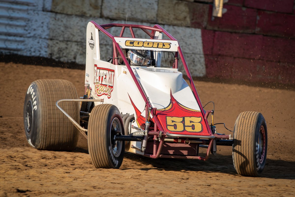 IRIphotography's tweet photo. 5/1/22- Jerry Coons Jr. finished 2nd at the Sumar Classic. @TerreHauteTrack https://t.co/zzJTiX2Mcl