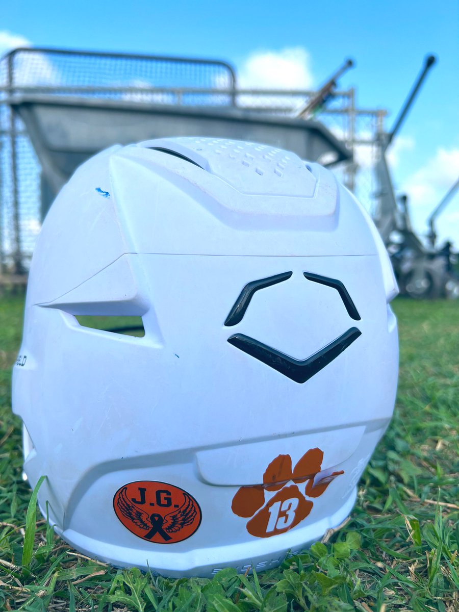 TigerSoftball21's tweet photo. We’ll be playing for something bigger on Friday. 🙏🏼 #RIPJG🧡 https://t.co/DxI7dy6M2L