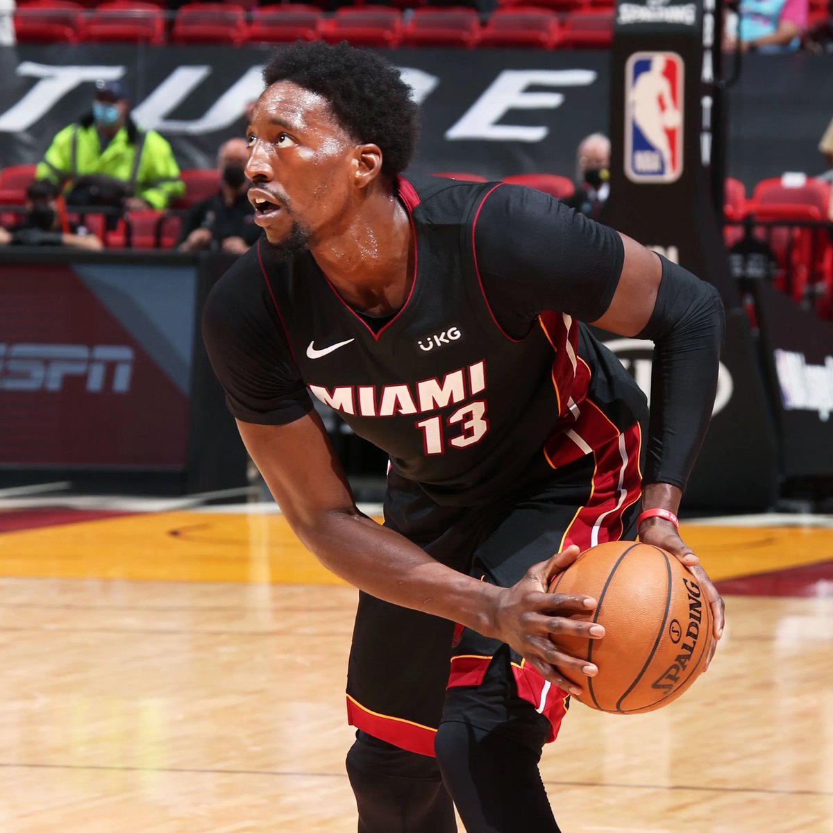 BestFactsTakes's tweet photo. Hot take: Bam Adebayo is better than Anthony Davis https://t.co/OPCAG4zOMe