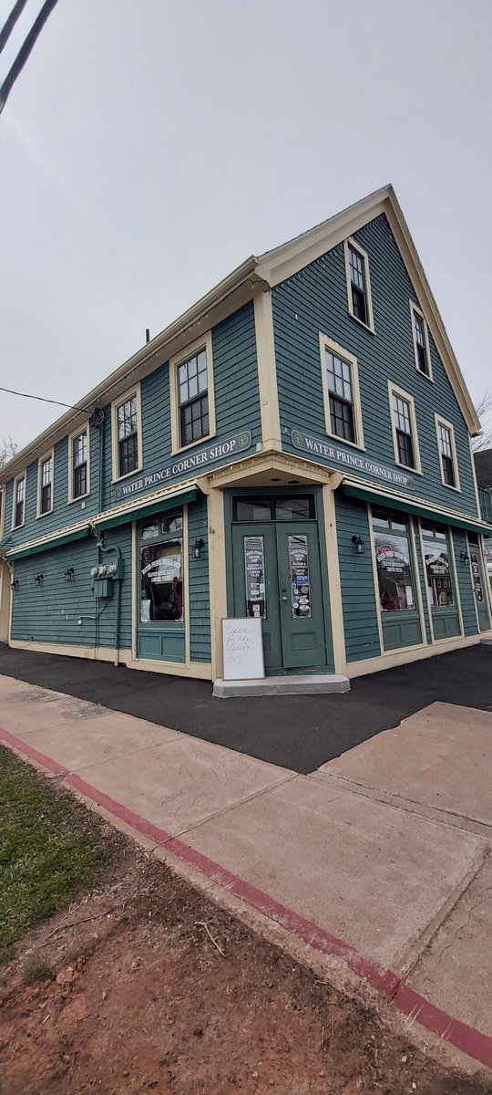 P.E.I with some clamstips&amp;fries along with a sweet pic of @RonMacLeanHTH at my table. 11pm local start time for  the <a href="/EdmontonOilers/">Edmonton Oilers</a> game.#playoffs #oilers #pei #travel