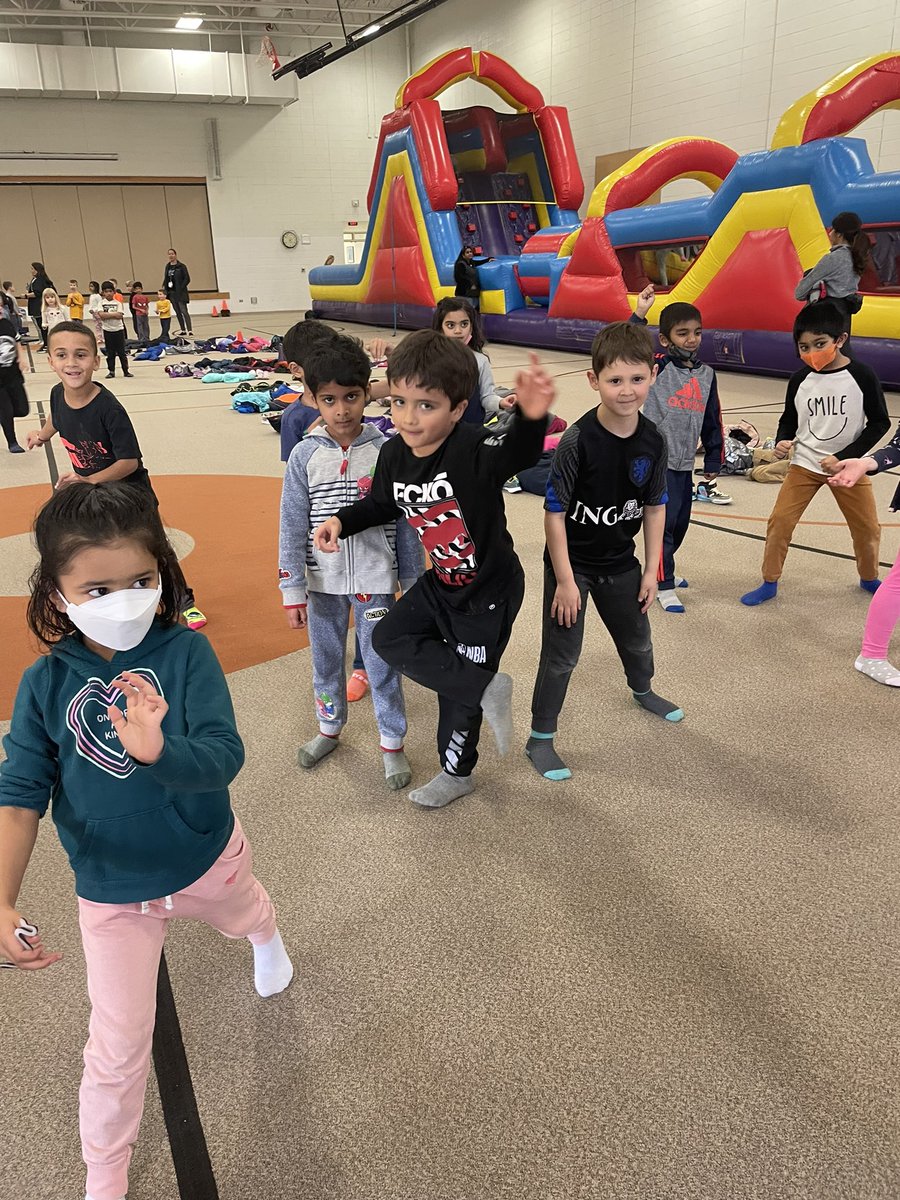 Ms_Chernitska's tweet photo. Day of Awesomeness at Fry! We had an “awesome” time! #ipsd204 https://t.co/ydA9lCjL33