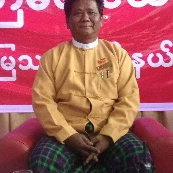 In Mandalay's Patheingyi Twp, Sinywadaw Vlg: U Soe Sint, an NLD Executive, was arbitrarily violently abducted by #MyanmarMilitaryTerrorists at around 12 PM on Apr 27.

#2022May5Coup #ReleaseTheDetainees #WhatsHappeningInMyanmar