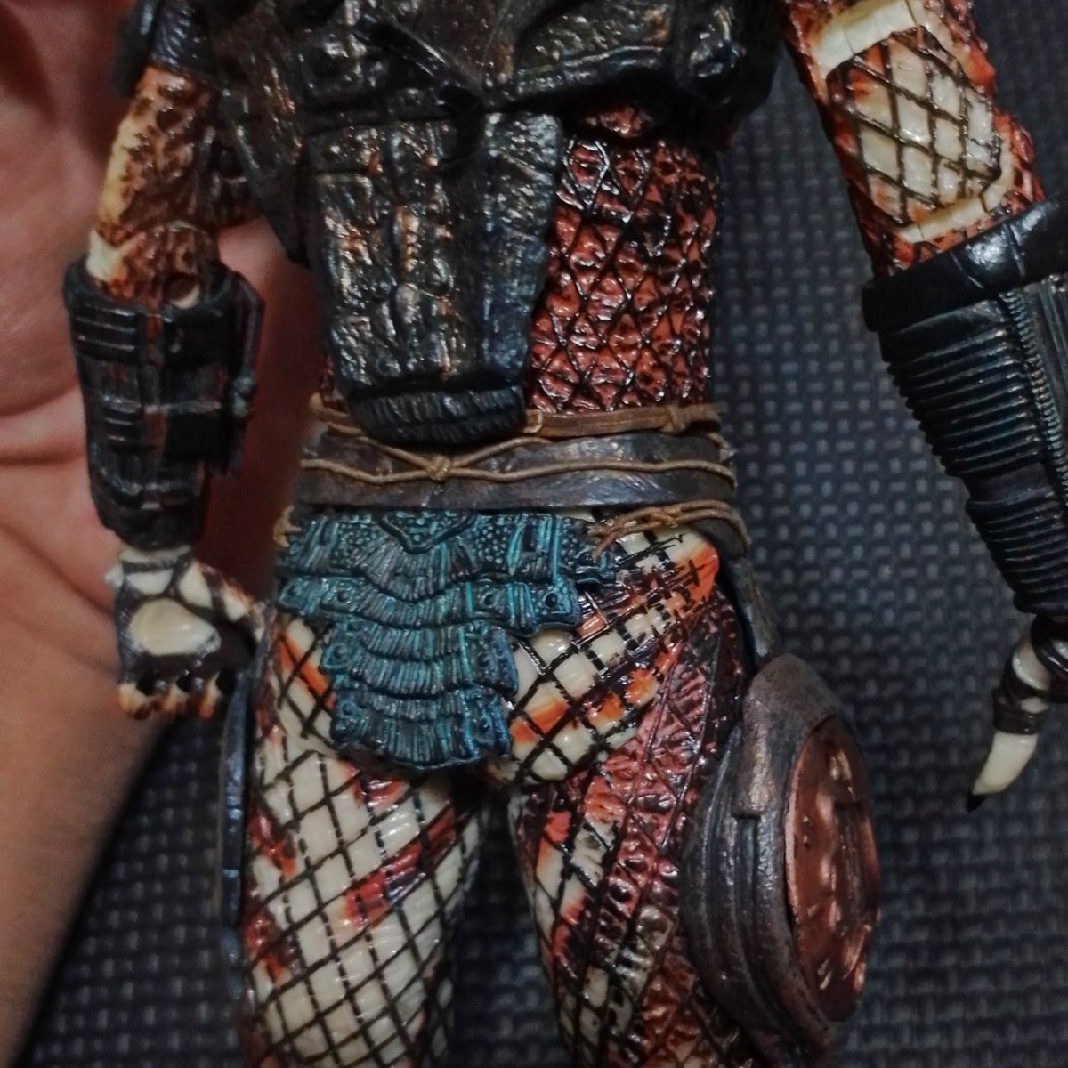 adding some details on my Ultimate Predator City Hunter V1

#Predator #Predator2 #cityhunter #cityhunterpredator #yautja #ultimatepredator #neca #necatoys #customtoy #customactionfigures #necapredator