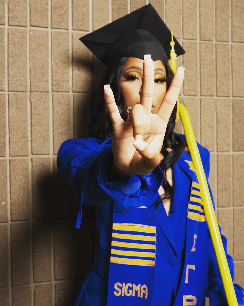 _nearababee's tweet photo. POODLES GRADUATE 👩🏽🎓 🐩!!
S/O to the BAdazz BETA ALPHA CHAPTER OF SIGMA GAMMA RHO SORORITY INC 💛💙 #hbcugrad #greekgrad #1922 #betaalpha #SouthernUniversity https://t.co/gYa62EDdIH