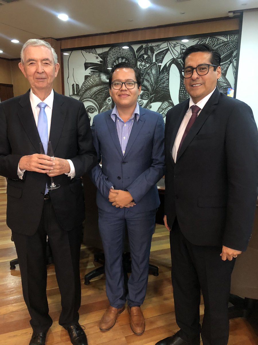 alvarovillagome's tweet photo. Quiero felicitar al nuevo presidente del @ces_ec, Gracias por la apertura a quienes somos consejeros estudiantiles. Nuestra posición será llena de ideas, proyectos y propuesta recogiendo el sentir de nuestros compañeros estudiantes. https://t.co/2rCHKAJWxv