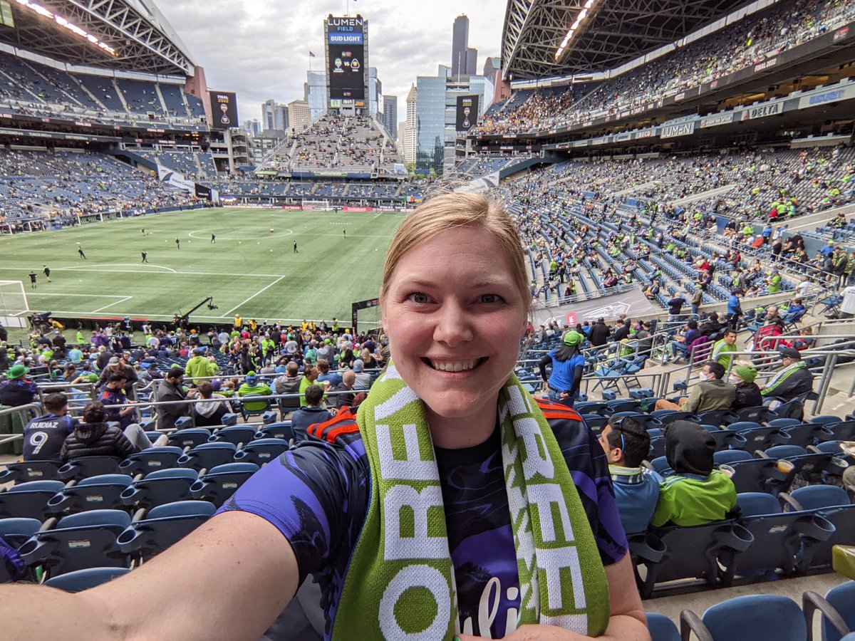 MeganRiber's tweet photo. I simply love the Sounders. Let's win it tonight, boys! #SCCL22 https://t.co/fVqbg5RZEy