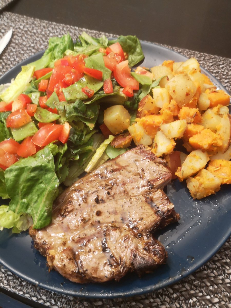 rjasonthompson's tweet image. Enjoyed an awesome midweek late dinner w my son...

Rosemary garlic lamb steak, w harissa &amp;amp; rosemary potatoes/yams and side salad dressed w Garlic olive oil &amp;amp; fig balsamic vinegar

#MenInTheKitchen