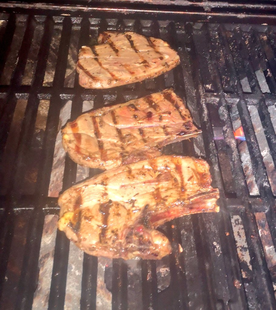 rjasonthompson's tweet image. Enjoyed an awesome midweek late dinner w my son...

Rosemary garlic lamb steak, w harissa &amp;amp; rosemary potatoes/yams and side salad dressed w Garlic olive oil &amp;amp; fig balsamic vinegar

#MenInTheKitchen