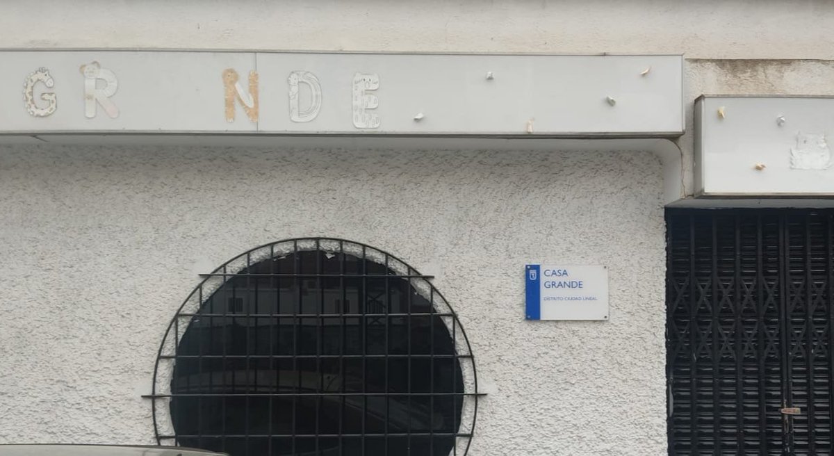 la_lineal's tweet photo. Almeida cierra Casa Grande de Ciudad Lineal, un centro de apoyo a la crianza, dejando a madres y padres colgados, teniendo que irse hasta Hortaleza a recibir este servicio 👇 https://t.co/OSYsh9PIie