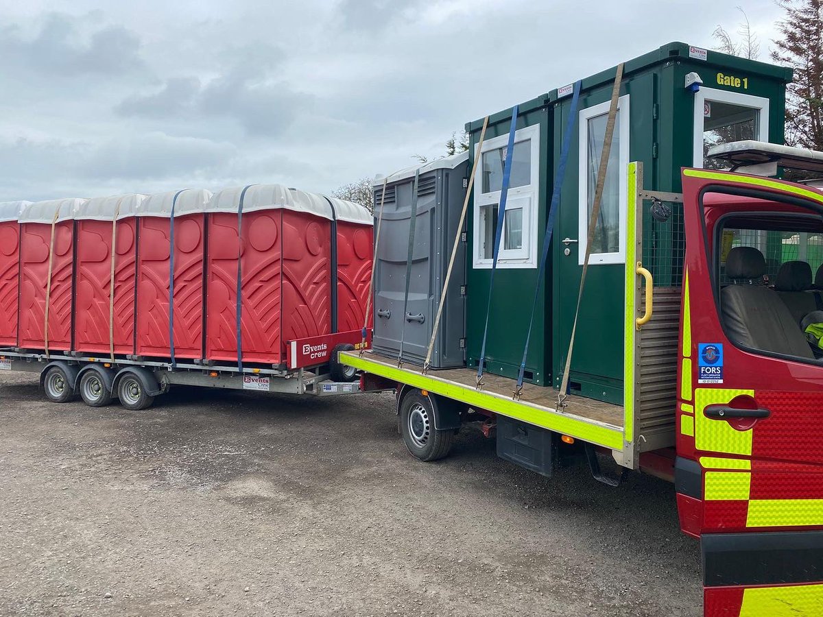 Loading in fo <a href="/DevonTruckShow/">Devon Truck Show</a>  #transport #logistics #truckshow #fencing #barriers #eventprofs