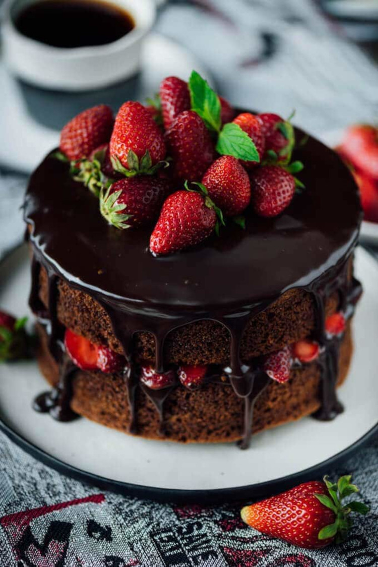 Chocolate Cake With Strawberries (6 Inch)! recipe @ giverecipe.com/strawberry-cho…