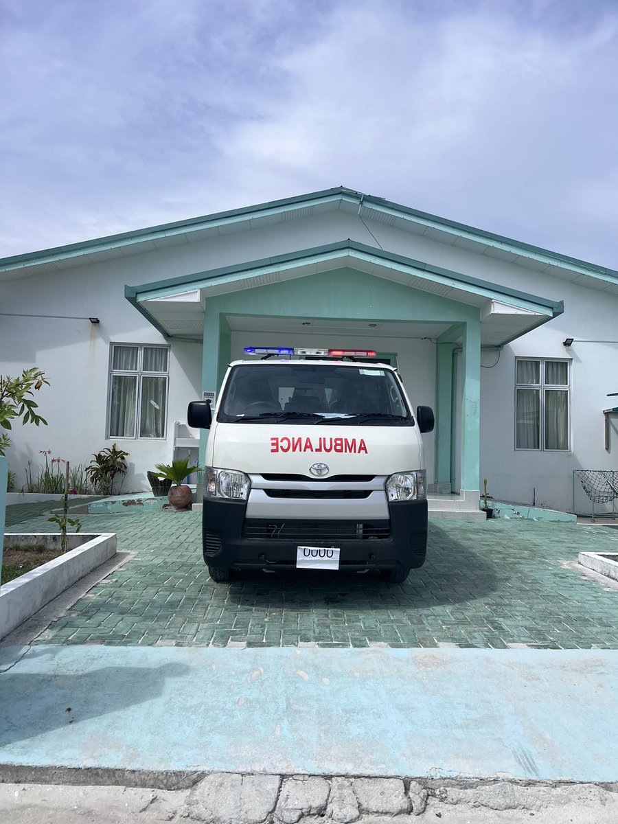 NoomaMohamed's tweet photo. ޝުކުރިއްޔާ އަދުގެ ޒައީމް .. ރައީސުލް ޖުމްހޫރިއްޔާ @ibusolih . ސިއްޙީ ޚިދުމަތުގެ ފެންވަރާއި ގިންތީއަށް ބެލުމެއް ނެތި ރާއްޖޭގެ ހުރިހާ ރަށަކަށް ފޯރުކޮށްދެއްވަމުންދާ ޒަމާނީ ވަސީލަތްތަކުގެ އެމްބިއުލާންސް މި ވަނީ ކ. ގުޅިއަށް ގެނެވިފައި. https://t.co/O5k7AmVOnR