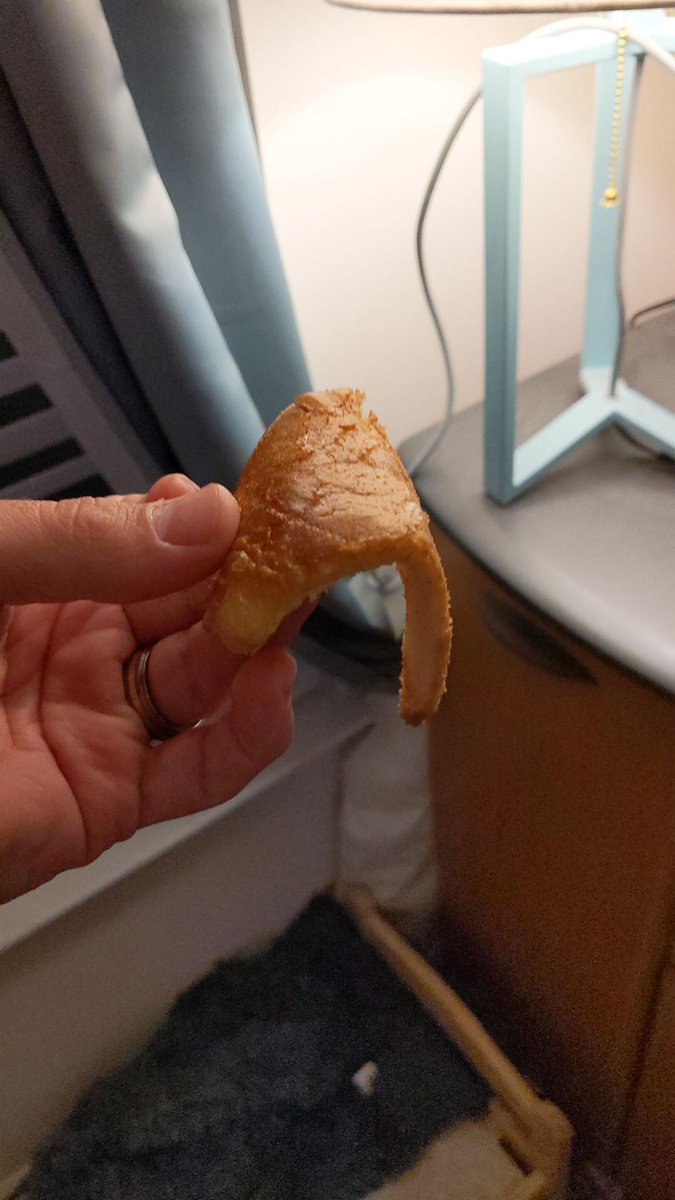 KCCO_RVA's tweet photo. @DairyQueen this is the "toast" I get with the chicken basket. The butt end?! Really.  
I threw the entire basket away after spending 25 minutes in the drive thru.  What an embarrassment. https://t.co/ftytw008eV