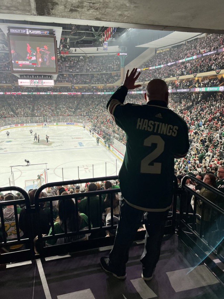 3x National Coach of the Year Mike Hastings getting things rolling at <a href="/XcelEnergyCtr/">Xcel Energy Center</a> tonight prior to Wild vs Blues NHL playoff tilt. #LetsPlayHockey
📸: <a href="/DanMyers/">Dan Myers</a>