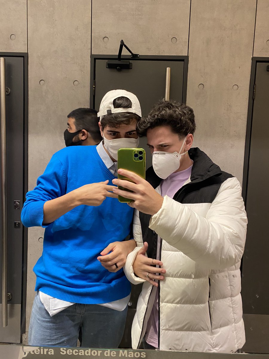 hswjao's tweet photo. meu namorado me contou que em todos nossos primeiros encontros ele fazia um desenho meu, que tinha o que eu estava vestido, o que comemos e as coisas que fizemos no dia 😭 https://t.co/1HkS5ehRvL