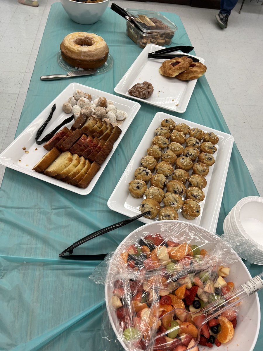 mrs_rpaul's tweet photo. First Breakfast &amp;coffee, then second breakfast &amp; @HTeaO . Keeping #TeacherAppreciationWeek going full swing @haynes_nwa ! @TristanBrowne @WFISDschools 2nd breakfast is a thing, right?! 😉  #iamwfisd #growingHaynes #beepbeep https://t.co/ExUAG2F7O6