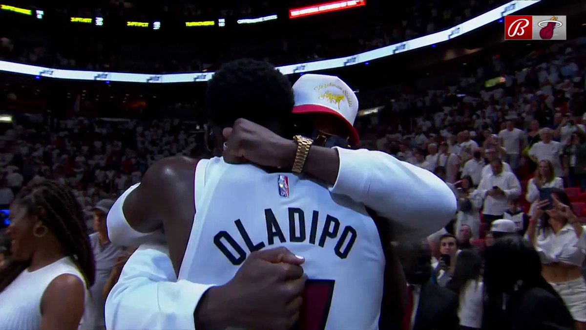 FanDuelSN_Heat's tweet photo. A MOMENT 

@VicOladipo x @DwyaneWade https://t.co/4lOuuTNQHv