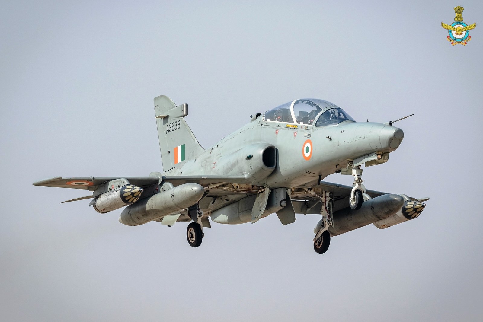 Indian Air Force on Twitter: "#TrainerThursday The #IAF Hawk Mk 132 aircraft is an Advanced Jet Trainer. Used primarily for training of ab-initio fighter pilots, it can also be used for limited