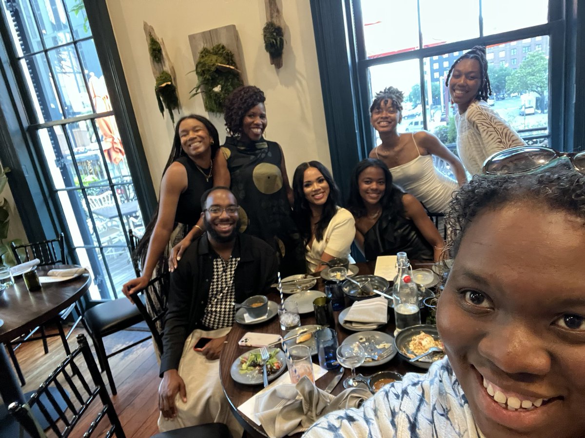 XUExponential's tweet photo. Tonight we celebrated the graduating seniors of the inaugural cohort of @xula1925 Exponential honors. We are proud of the young men and women they have become and we know they will be changemakers in their own unique ways. Here’s to the class of 2022! 👏🏾 https://t.co/JP9YXCxCZp