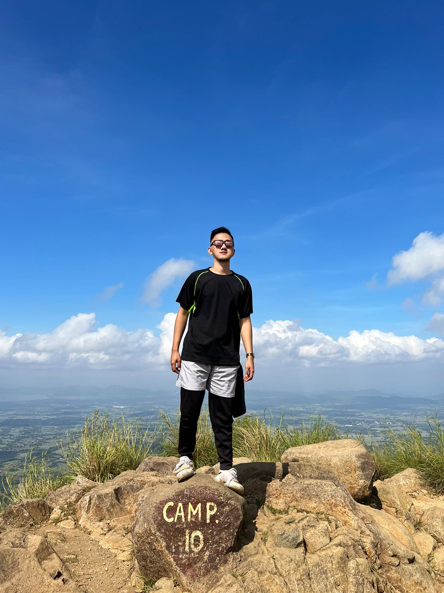 1yndonbridge's tweet photo. First but definitely not the last hike.

Whoooo I made it ! 🏔🏃🏻‍♂️
#MtBatulao https://t.co/jncEV0oy72