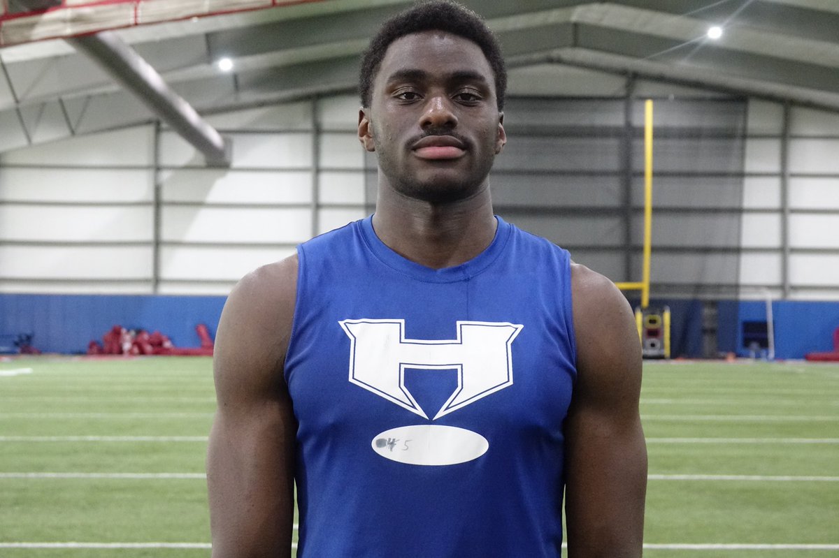 NickHarrisFWST's tweet photo. Henderson (Texas) QB Jacobe Robinson is 1 of 5 quarterbacks in the state of Texas committed to a Power Five school, and it’s easy to see why.

The Boston College commit rips it effortlessly with smooth mechanics and possesses a high IQ that only a coach’s kid would have. https://t.co/EogUByr6Qm