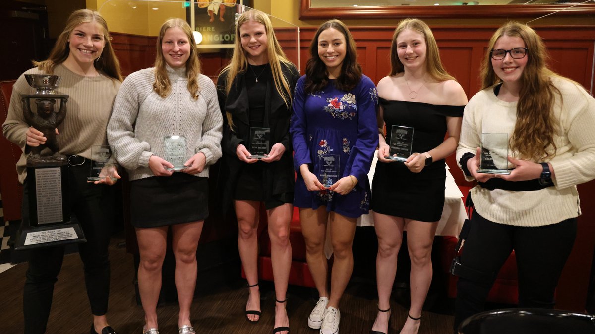 BrownU_WHockey's tweet photo. Brown Presents Team Awards, Honors Seniors at Annual Banquet

📰&amp;📸- https://t.co/A6agUF4lXU

#GoBruno 🐻 https://t.co/oSV9EPXWtP