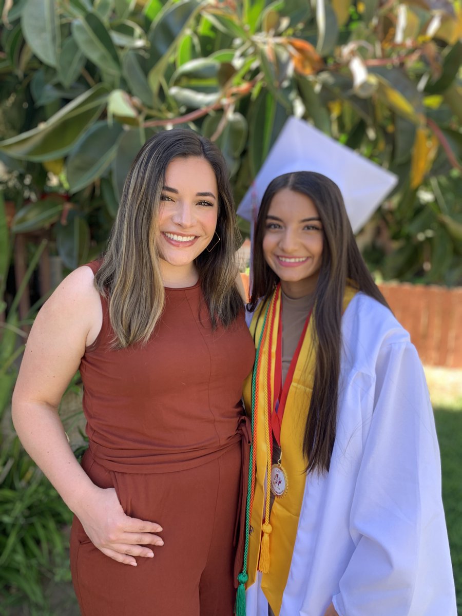 HumansofUCSB's tweet image. 𝐀𝐧𝐚𝐛𝐞𝐥 𝐏𝐫𝐞𝐜𝐢𝐚𝐝𝐨/𝟏𝐬𝐭 𝐲𝐞𝐚𝐫

"I was five years old when my sister left for college. Our 12-year age gap and physical distance made it difficult for me to have a close relationship with her..."