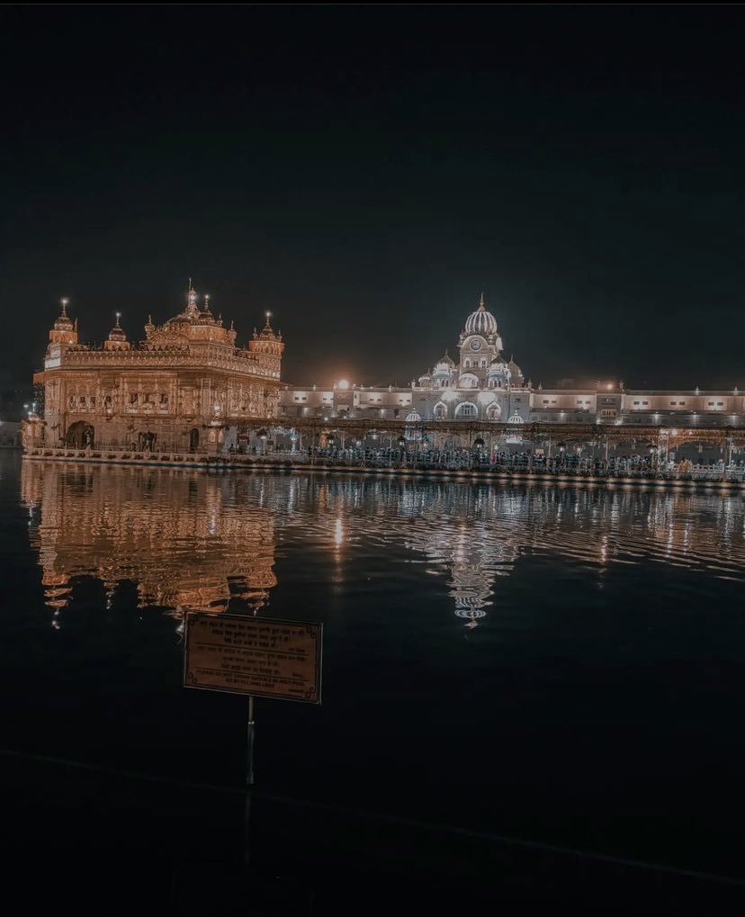 sikhshrine's tweet photo. The Lord's humble servant sings his Glorious Praises. Even if someone slanders the servant, he does not give up his own goodness. The Lord Himself imparts understanding and inspires us to speak. He Himself directs the evolution of the world and infuses the five senses into it. https://t.co/XFykCRwcvy