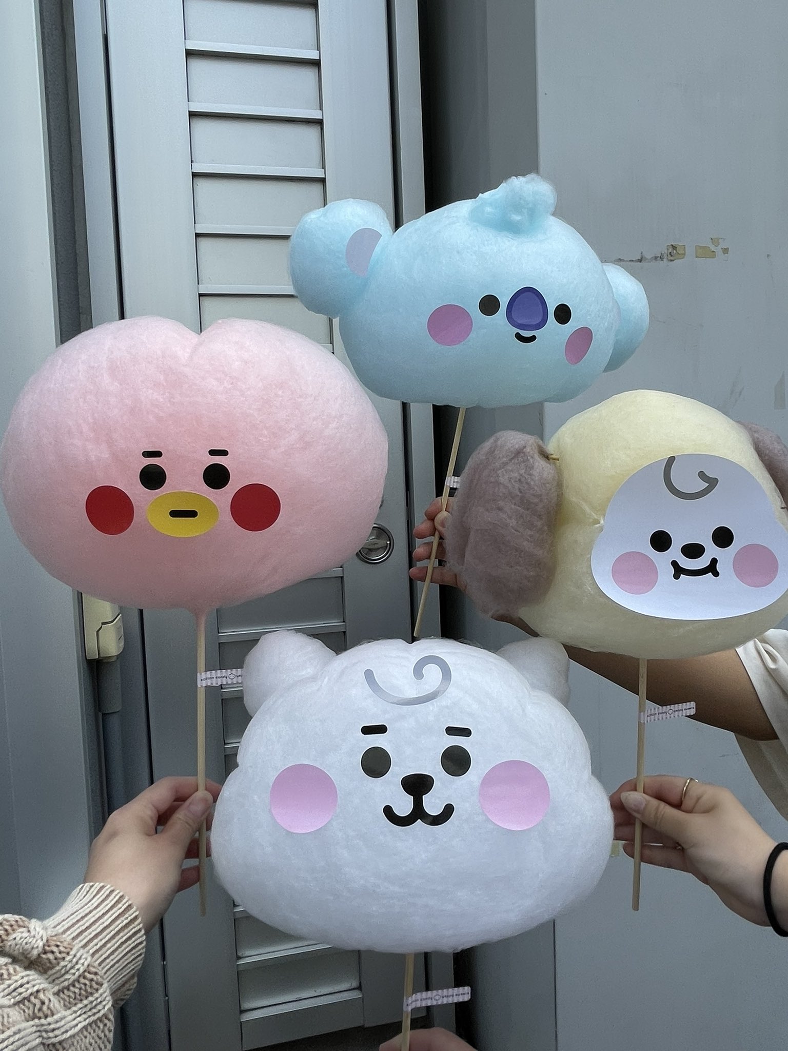 みーにゃ 𝔹𝕦𝕥𝕥𝕖𝕣 やっぱり来てしまった Bt21わたあめ買いに 可愛いくて勿体ないけど いただきます T Co Kzxivwrjet Twitter