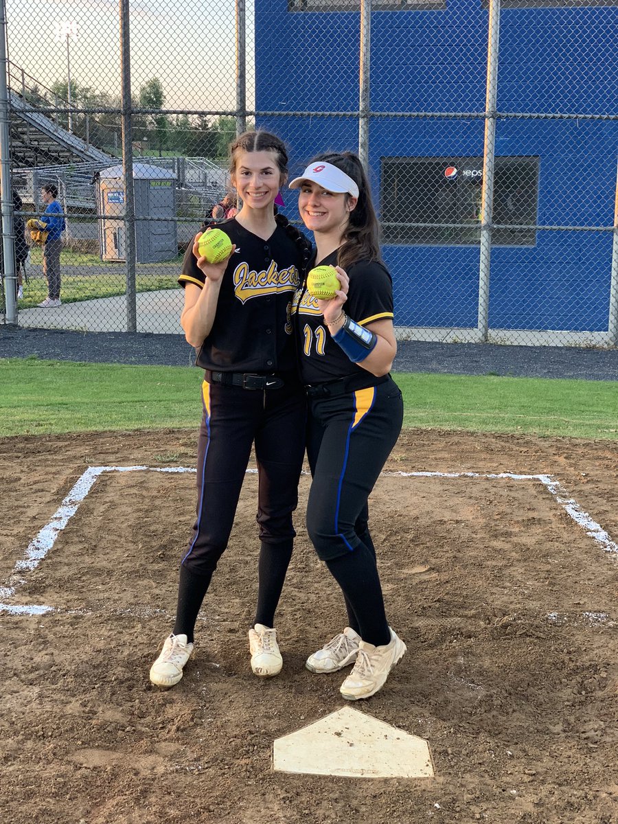 OsbournParkSB's tweet photo. Another W for the Lady Jackets as they defeated Patriot 3-1 tonight.  Welcome to the 💣 squad Alena and Reagan! @OPJackets #leaveitallonthefield 🥎🔥💙💛🖤🐝 https://t.co/booK9tpBeA