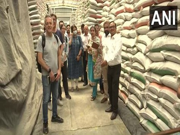 ani_digital's tweet photo. UN World Food Program delegation visits Amritsar to see India's wheat assistance to Afghanistan

Read @ANI Story | https://t.co/p2pzGI21FQ

#India #wheat #Amritsar #UN https://t.co/Cz3Mt5Re2B