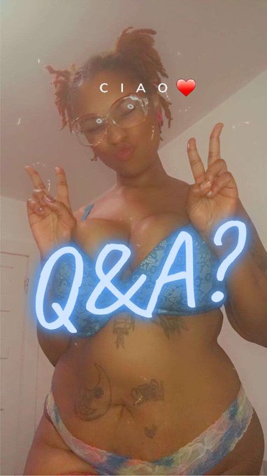 Q&amp;A!! Ask me any thing my favorite questions get. Gift 😜😜😜 https://t.co/4a2cZkVL3g<a href="/tag/hellokitty"class="tags"><span>#hellokitty</span></a><a href="/tag/vote"class="tags"><span>#vote</span></a><a href="/tag/shakeass"class="tags"><span>#shakeass</span></a>