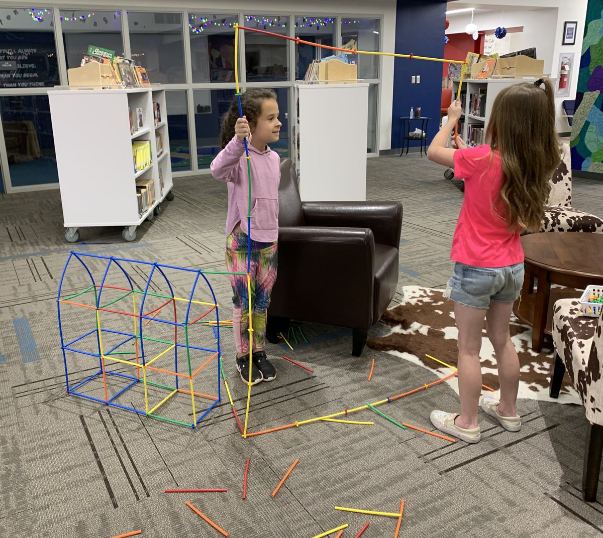 BESbooklady's tweet image. Our @BESTexans are enjoying their last MakerSpace week of the year. We had some all time favs but also brought out some new ones. #BESlib #MakerSpacefun