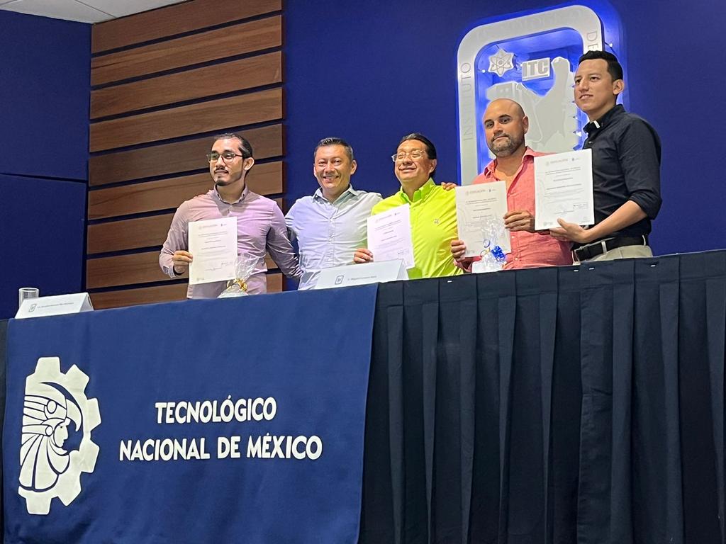 omar alpuche leal (@omaralpuche) on Twitter photo #Educación #Turismo #Conversatorio #TurismoYSustentabilidadEnQuintanaRoo En representación de la Maestra <a href="/XochitlcarmonaB/">Xóchitl Carmona B</a> el MC. <a href="/VictorOlveraCen/">Victor M Olvera Cen</a> Subdirector de Planeación y Vinculación entrego los reconocimientos a los ponentes, destacando la coordinación con el <a href="/PtoMorelosAyto/">Ayto. Puerto Morelos</a>. #Educación #Turismo #Conversatorio #TurismoYSustentabilidadEnQuintanaRoo En representación de la Maestra <a href="/XochitlcarmonaB/">Xóchitl Carmona B</a> el MC. <a href="/VictorOlveraCen/">Victor M Olvera Cen</a> Subdirector de Planeación y Vinculación entrego los reconocimientos a los ponentes, destacando la coordinación con el <a href="/PtoMorelosAyto/">Ayto. Puerto Morelos</a>.
